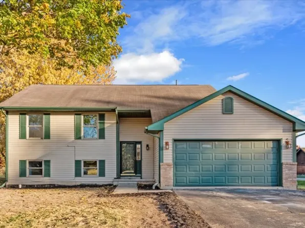 101 Rockaway Ct NE, Poplar Grove, IL 61065