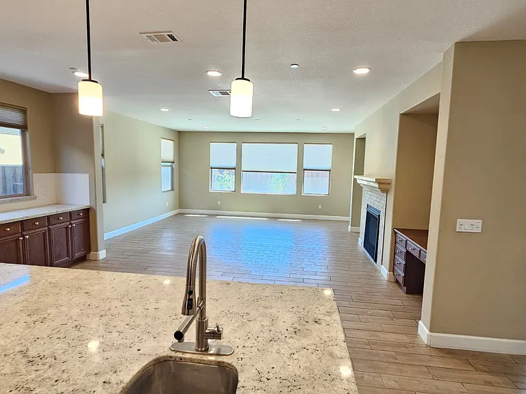 1426 Como Dr — Photo 9