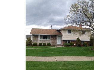 3196 Hetzel Dr, Parma, OH