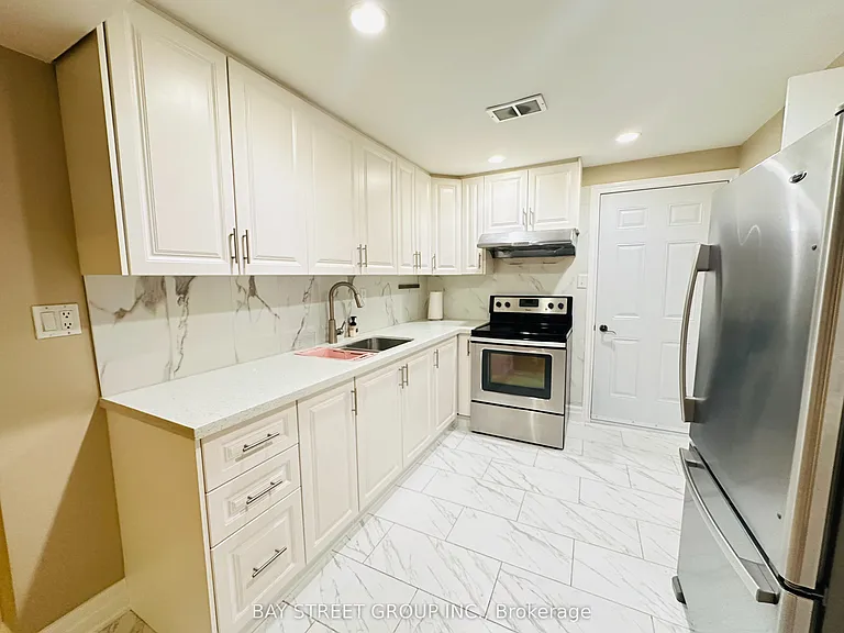 118 Fairglen Ave — Photo 30