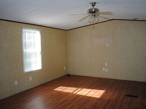 2nd image of 324 Grogan Ln