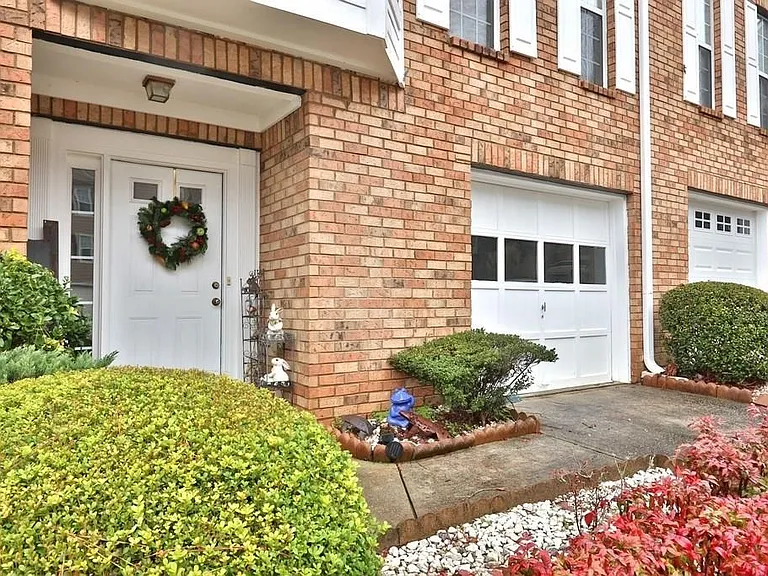 1399 Vintage Pointe Dr — Photo 2