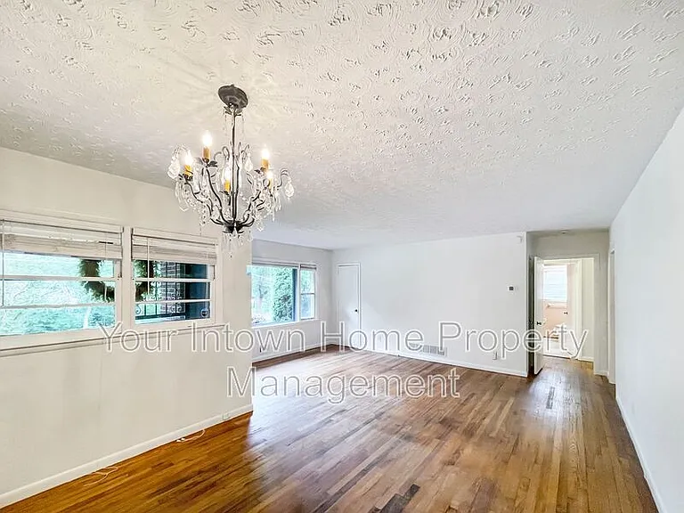 1597 Stanford Way — Photo 6