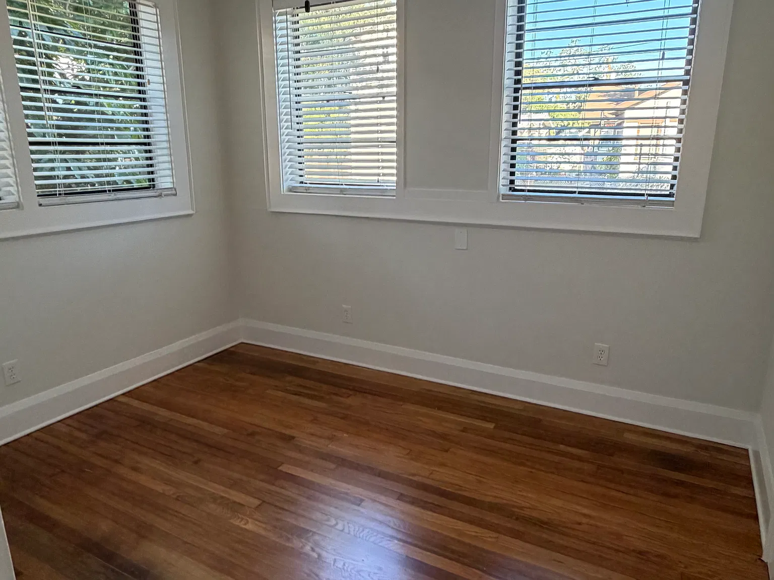 1813 W Hills Ave — Photo 4