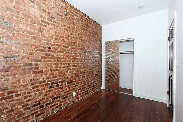 Rented by Premier Metro Realty Corp | media 8