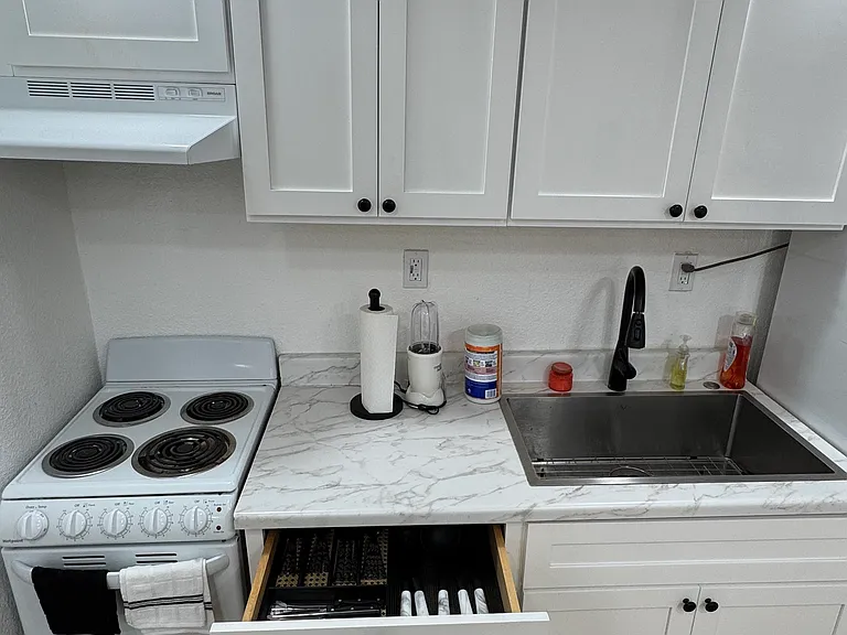 1315 Dolores Ln #STUDIO — Photo 2