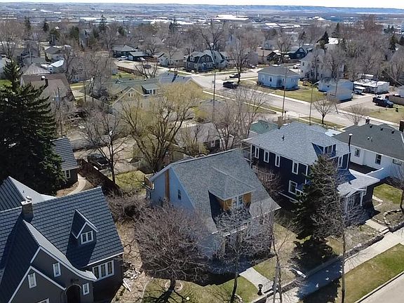 3rd image of 714 1st Ave E