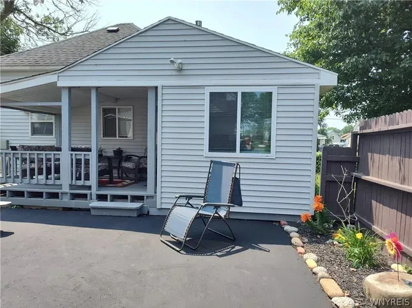 3669 5th St, Hamburg, NY 14219