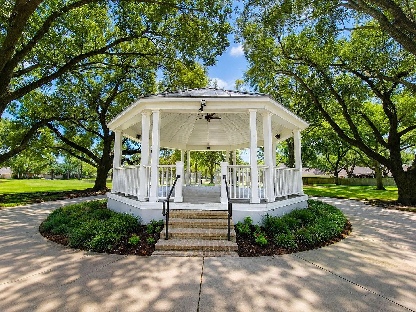 4 bed, 2.0 bath, 2793 sqft, $3,500 — Photo 3