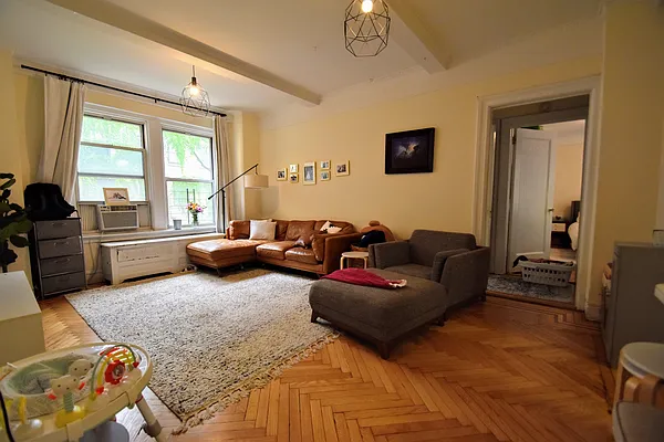 Rented by PMG Real Estate  | media 21