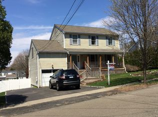 40 Blueberry Ln, Stratford, CT 06614