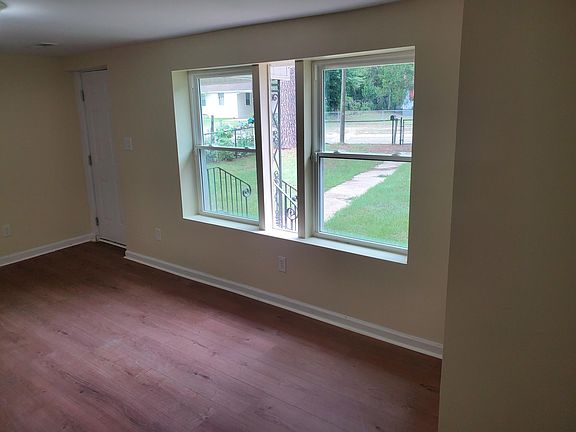 5th image of 124 Green Swamp Rd