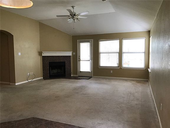 4th image of 1404 Grafton Ln