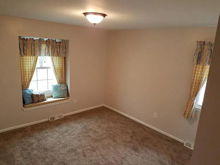 4940 Flint St — Photo 10
