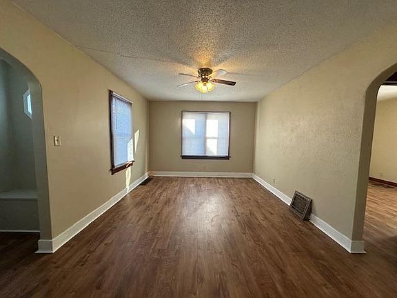 3rd image of 905 9th Ave SW