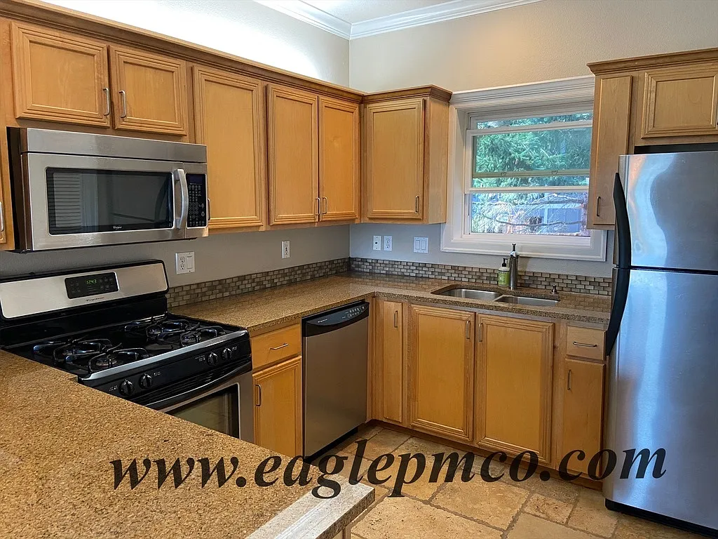 Building Photo - 7442 S Virginia Ave #1