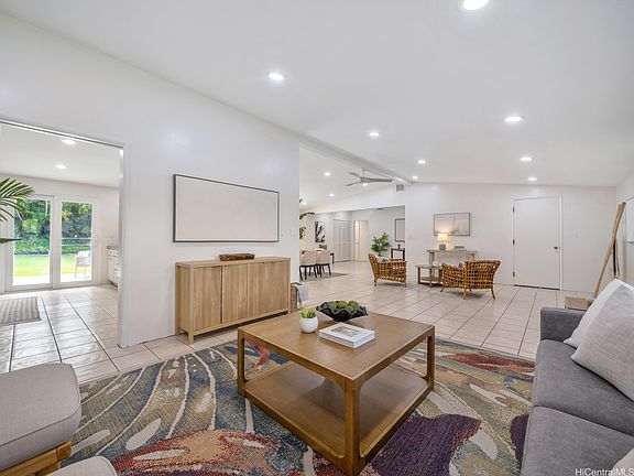 3rd image of 923 Mokapu Blvd