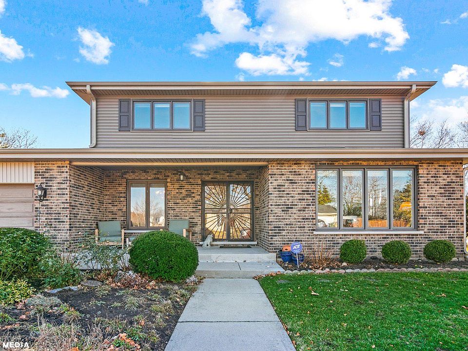 1st image of 1005 E Falcon Dr