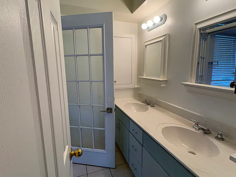 1012 W Pratt St — Photo 10