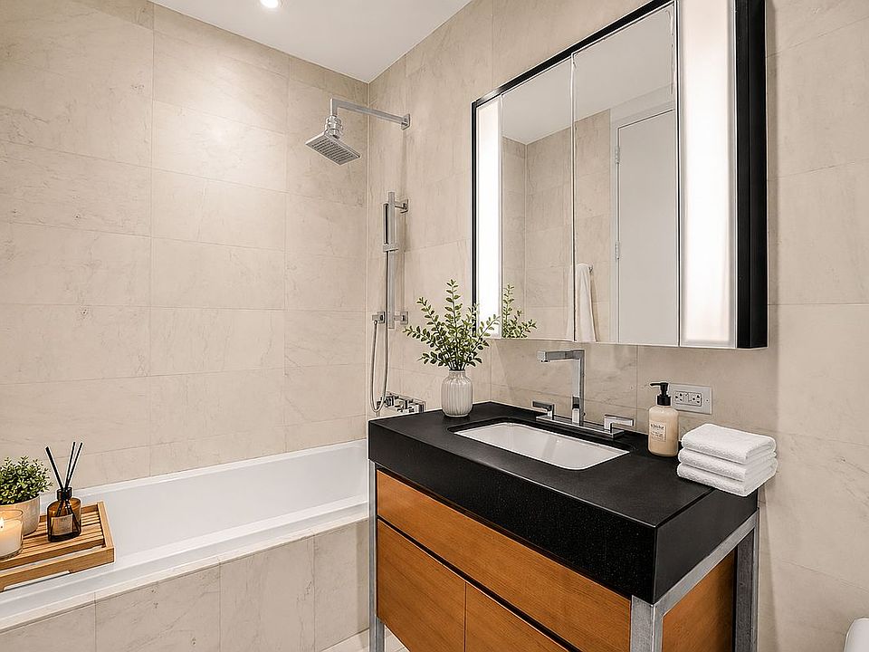 2nd image of 75 Wall St APT 26J