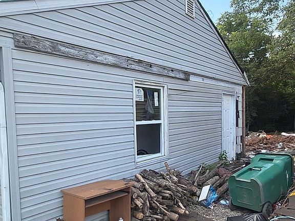 3rd image of 30 Delores Dr