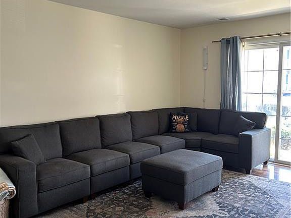 5th image of 1001 Cypress Ln #1