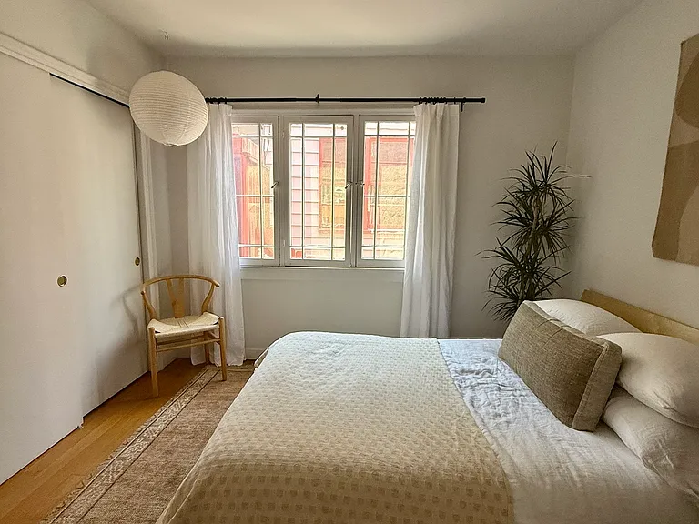 Bedroom for Rent (*does not come furnished)