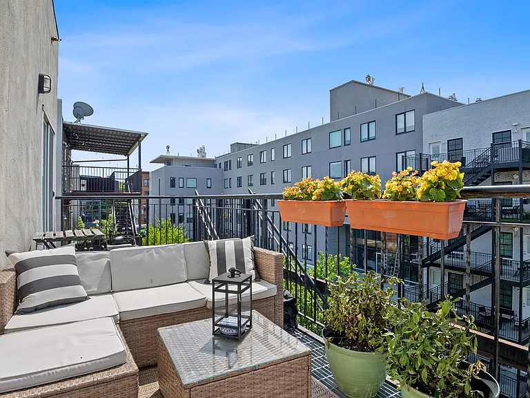 416 Monroe St #4R — Photo 11