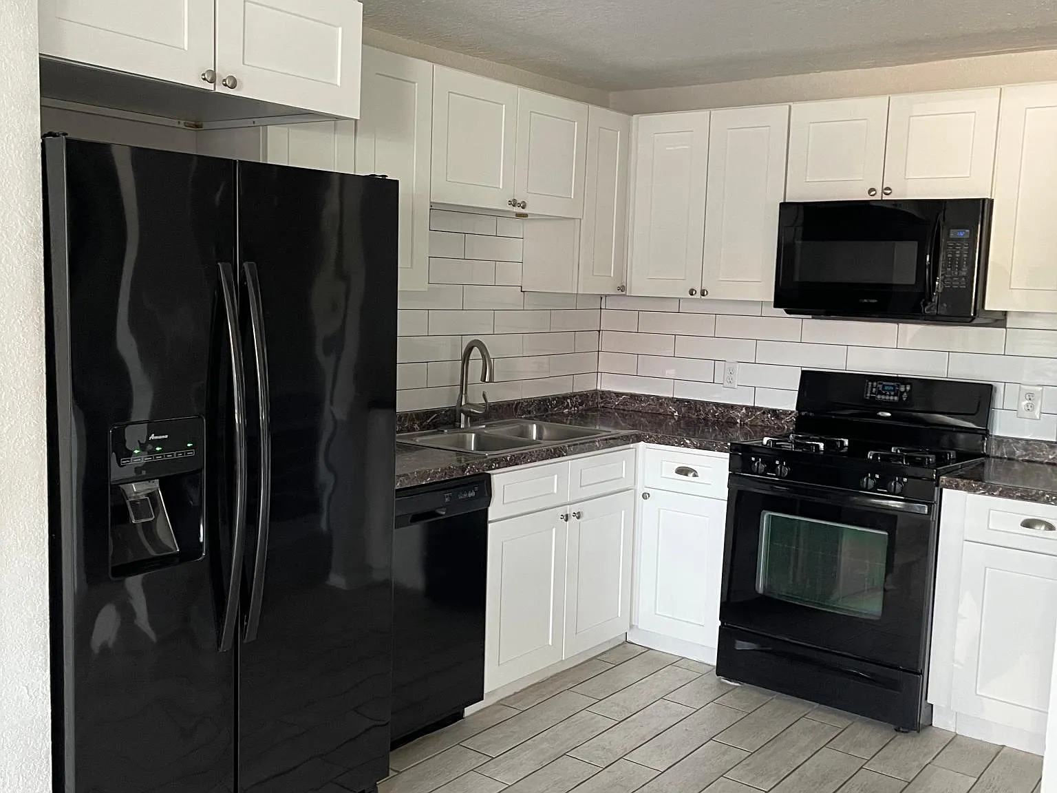 1 bed, 768 sqft, $1,195 — Photo 4