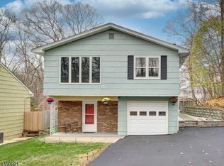 6 Carteret Rd, Hopatcong, NJ 07843