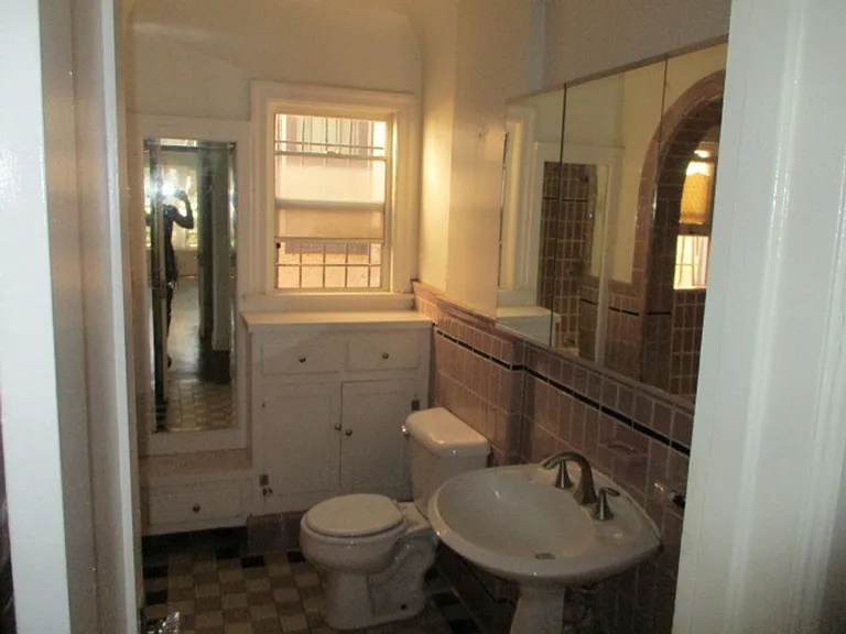 1086 88 Redondo Boulevard 5265 Edgewood Pl — Photo 5