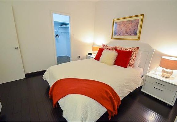 3rd image of 150 W 51st St APT 1234