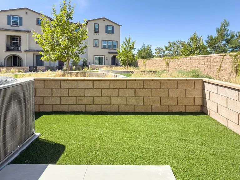 28076 Melrose Dr — Photo 12