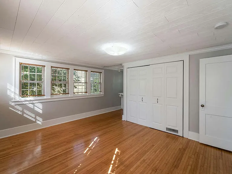 2217 Donald St — Photo 15