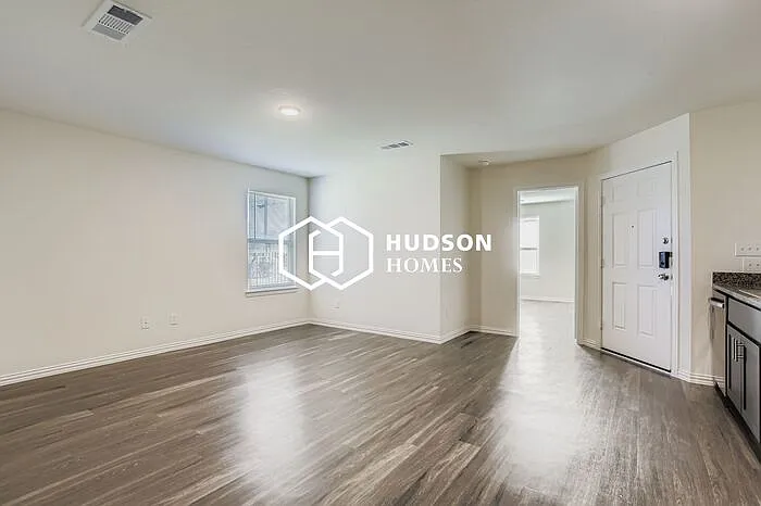 3 bed, 2.0 bath, 980 sqft, $1,149 — Photo 4