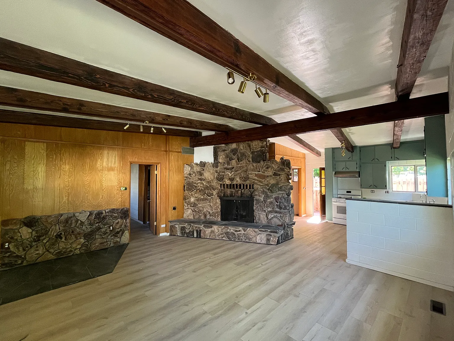 2 bed, 1500 sqft, $2,000 — Photo 1