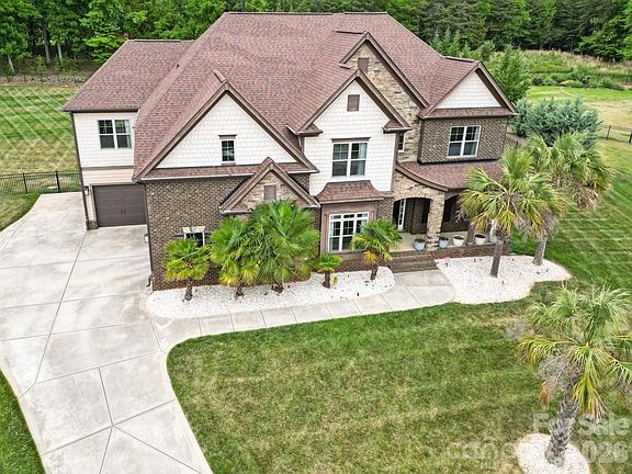 2nd image of 125 Leeward Shoals Ln