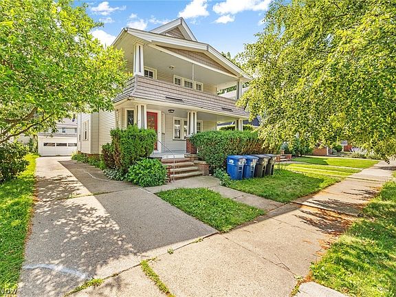 2nd image of 1583 Victoria Ave