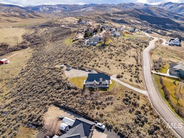 2132 Corral Rd, Emmett, ID 83617