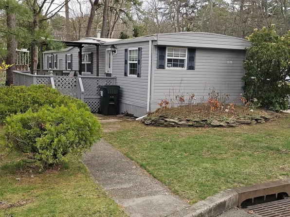 525 Riverleigh Avenue #D25, Riverhead, NY 11901