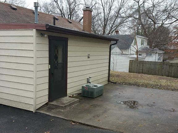 3rd image of 1923 Eastmoreland Ave