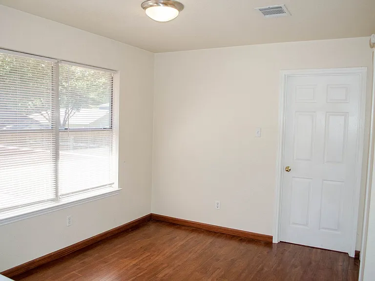 505 Shant St — Photo 6