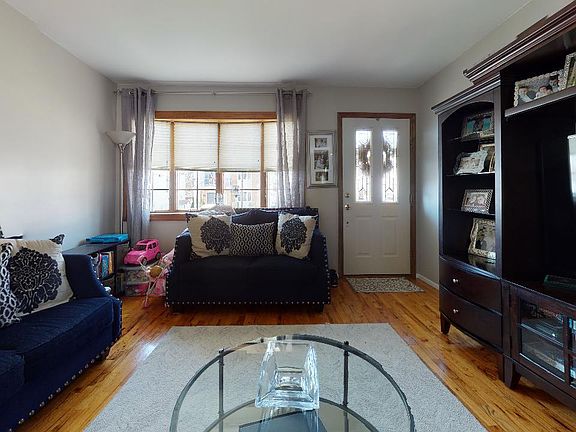 3rd image of 85 Cranford St