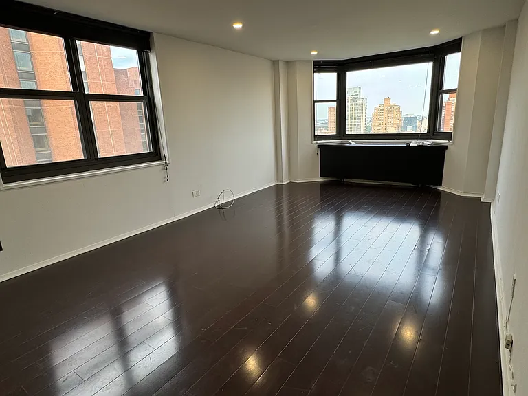 200 E 90th St #27C — Photo 3