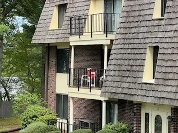 4700 N Main St APT 3E, Fall River, MA 02720