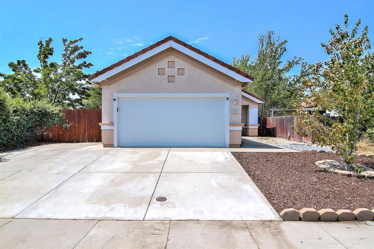8204 Kingsbridge Dr photo 1