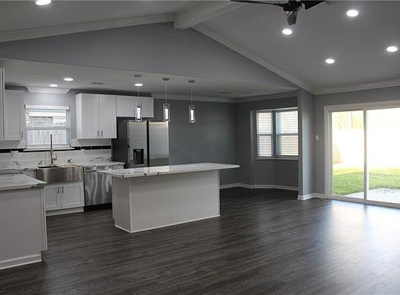 4th image of 644 Camelia Ave