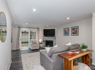 7821 196th St SW APT B, Edmonds, WA 98026