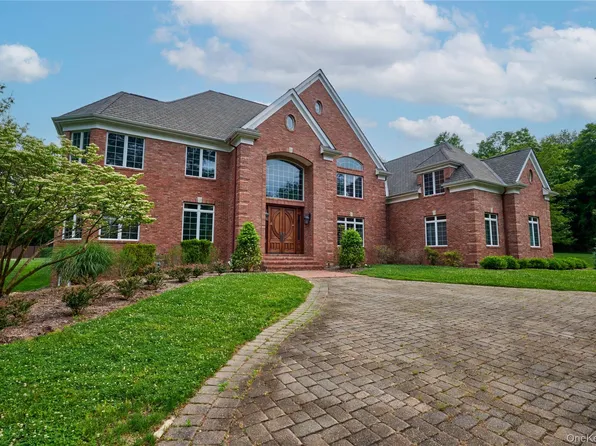 637 S Mountain Road, New City, NY 10956