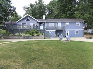 10505 Woodlawn Dr, Portage, MI 49002